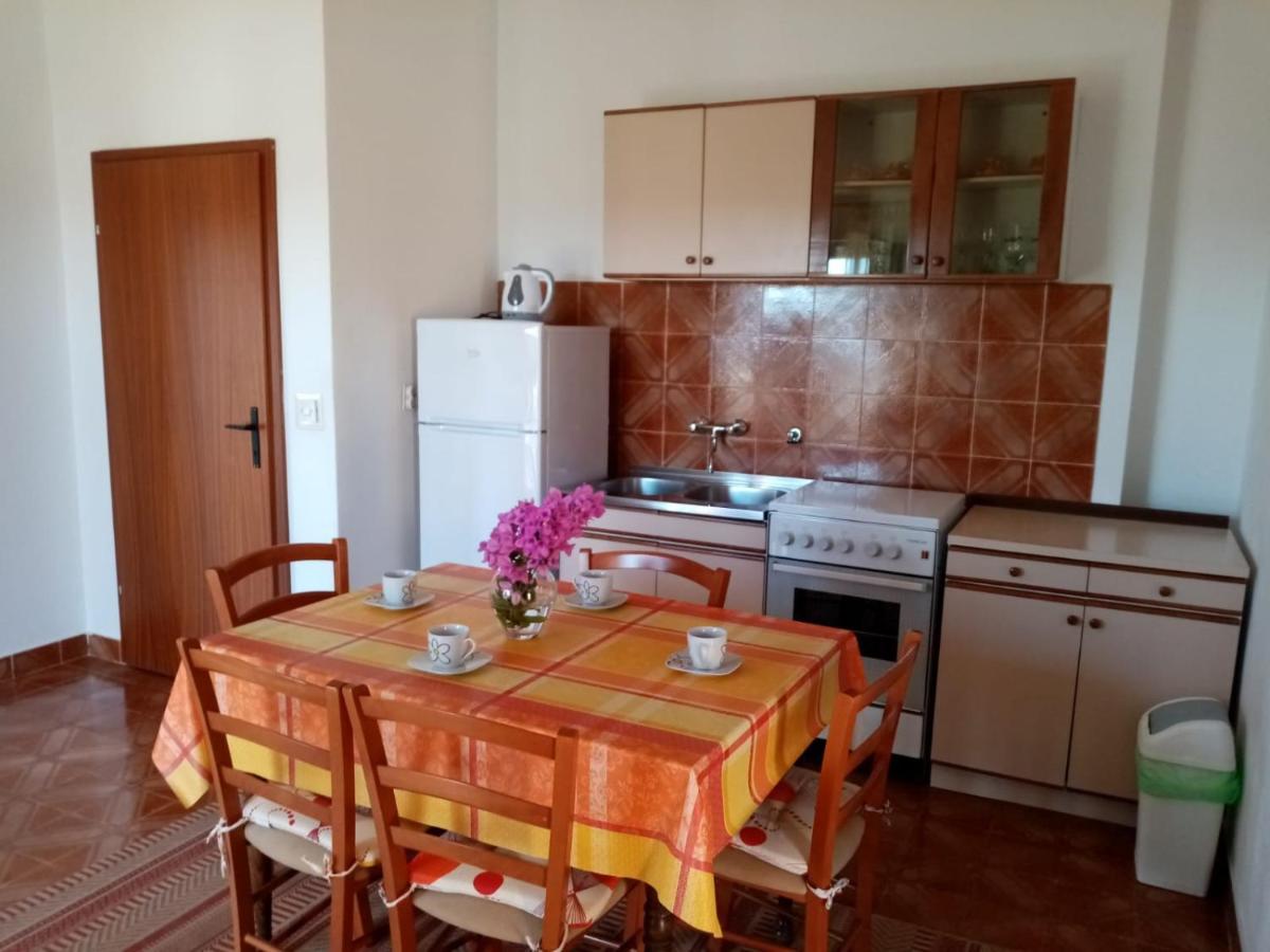 Apartmani Nado Majica Sveti Filip i Jakov Exterior foto