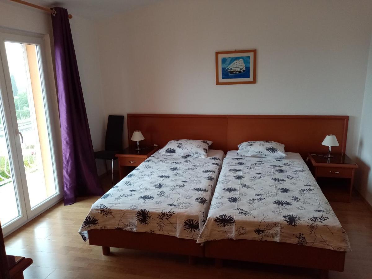 Apartmani Nado Majica Sveti Filip i Jakov Exterior foto