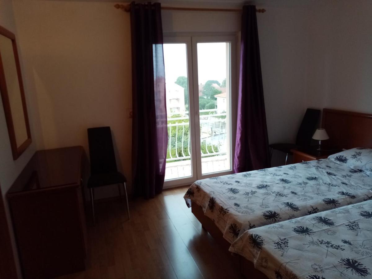 Apartmani Nado Majica Sveti Filip i Jakov Exterior foto