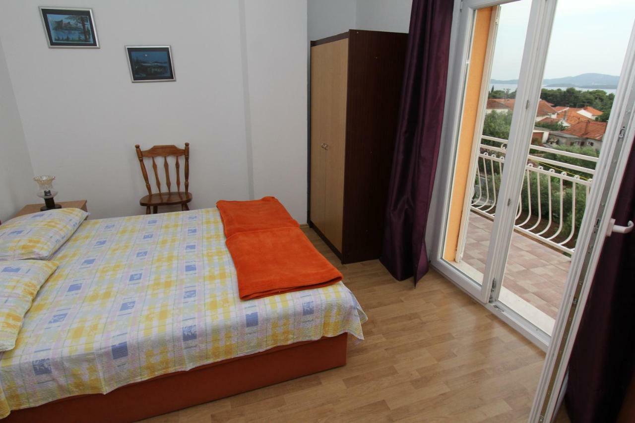 Apartmani Nado Majica Sveti Filip i Jakov Exterior foto