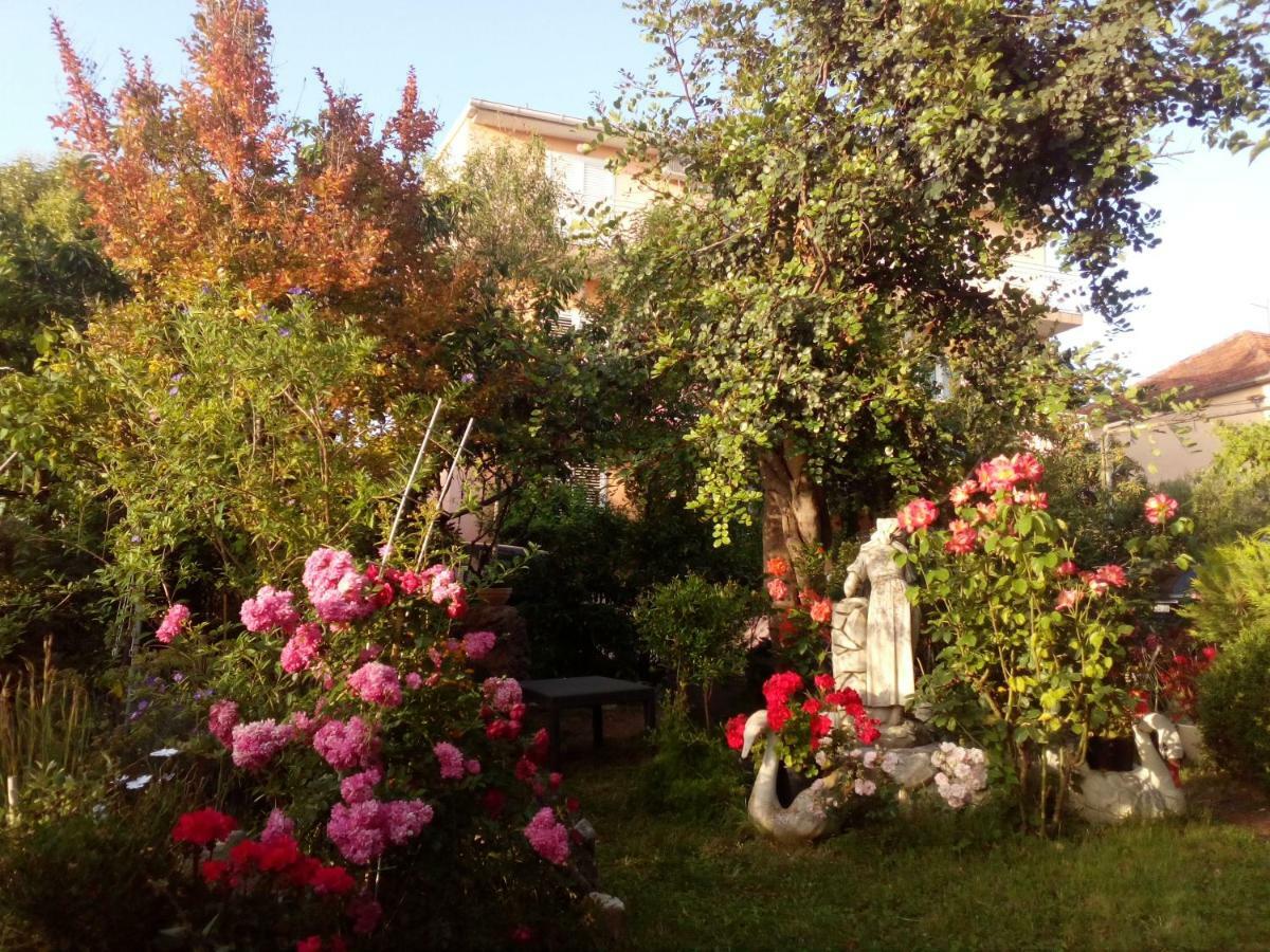 Apartmani Nado Majica Sveti Filip i Jakov Exterior foto